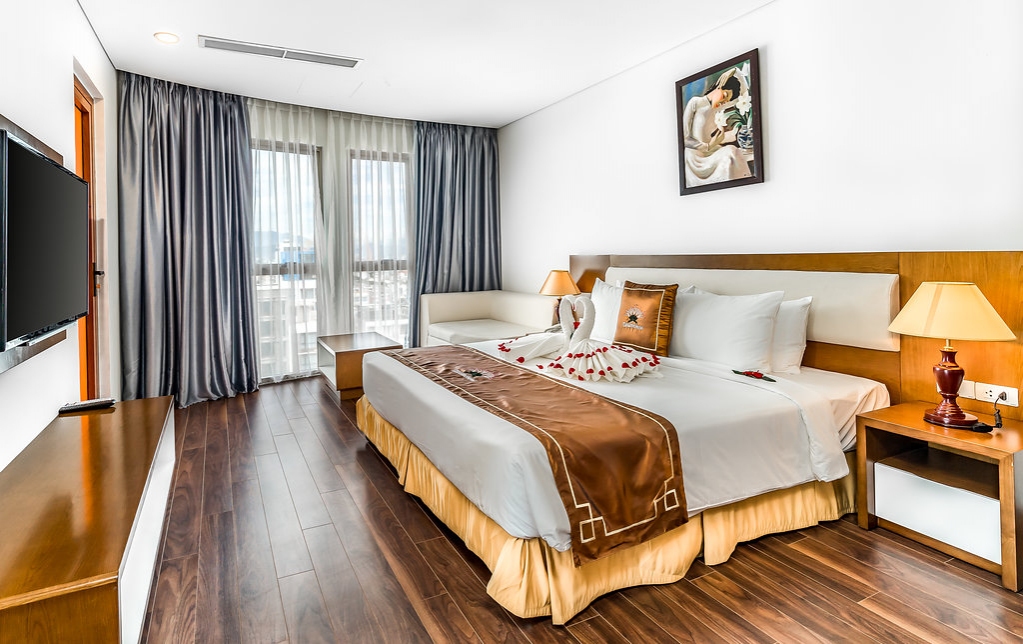 Suite One Bedroom Apartment Partial Sea View (with bathtub, balcony) #2