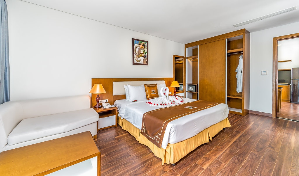 Luxury One Bedroom Apartment Partial Sea View (with bathtub, balcony) #3