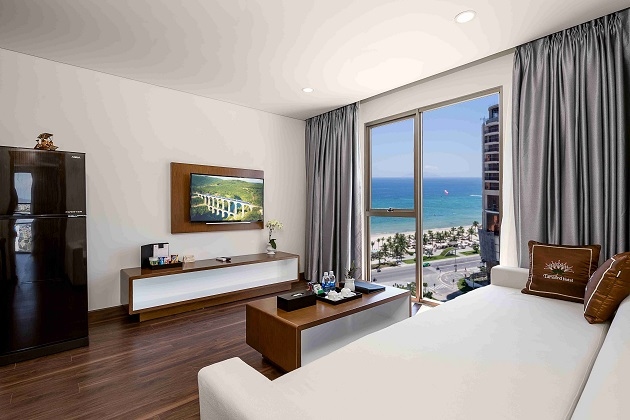 Luxury One Bedroom Apartment Partial Sea View (with bathtub, balcony) #2