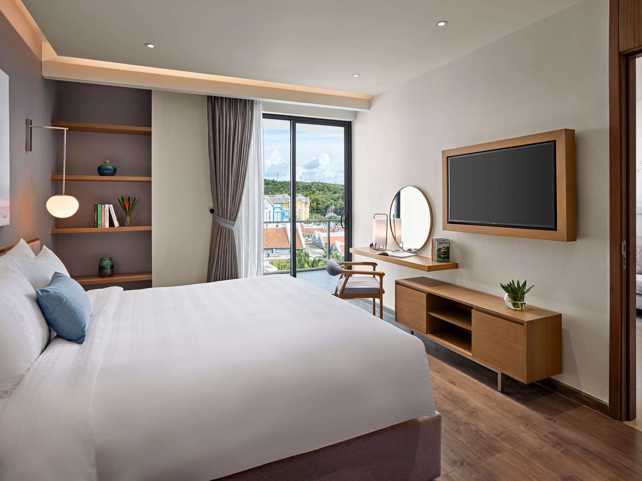 Superior Suite 1 King Bed with Balcony #2