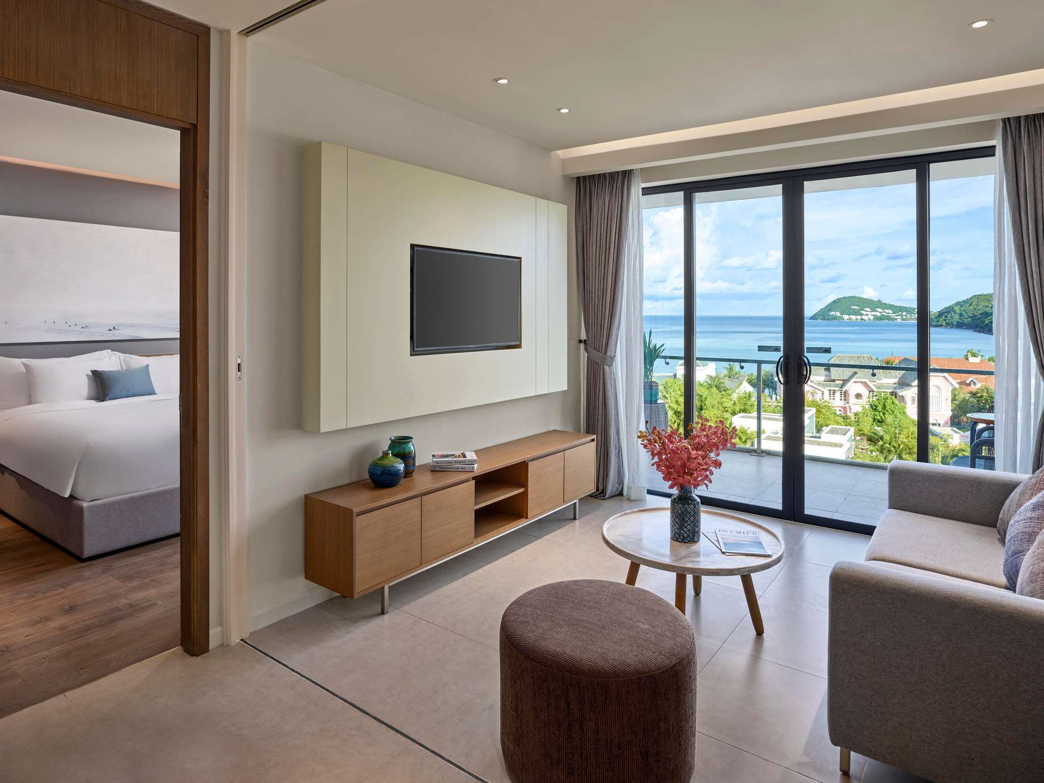Superior Suite 1 King Bed with Balcony #4