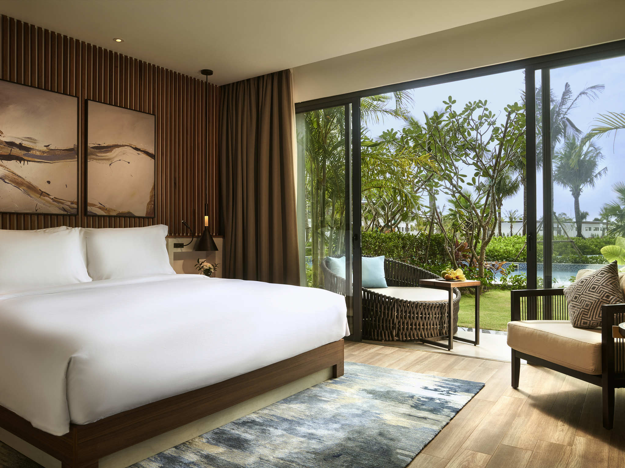 Studio Direct Pool Access King Room with Balcony #1
