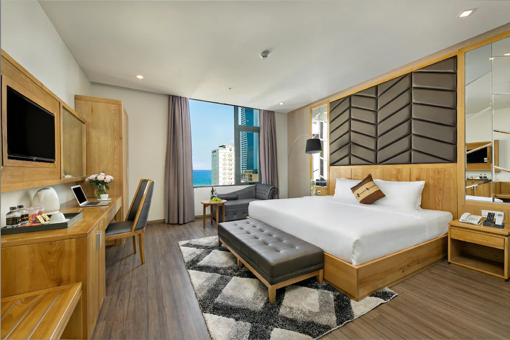 Junior King bed Partial Sea View #3