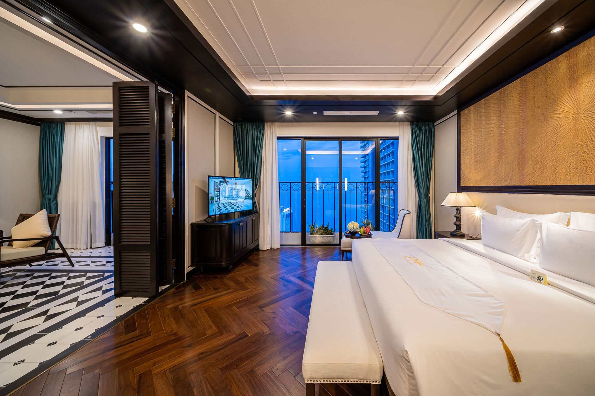 Royal Suite #4