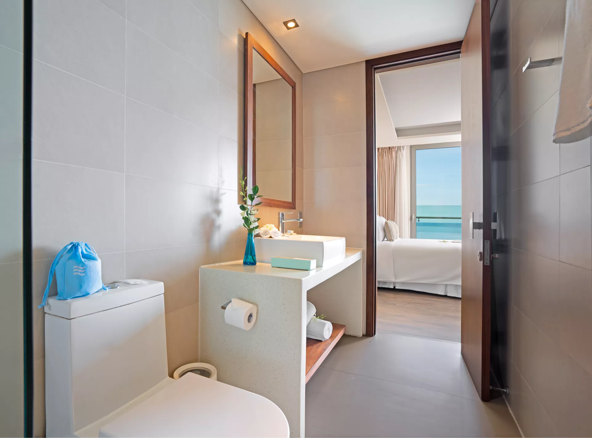 Light Plus Ocean Front With Balcony #3