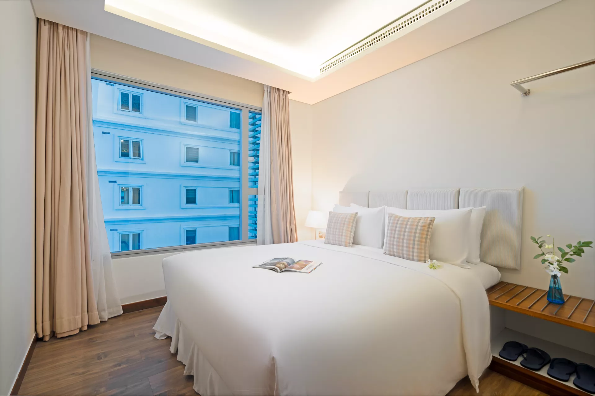 Highlight Ocean Front With Balcony (Two-bedroom Apartment with separated Living Room) #2