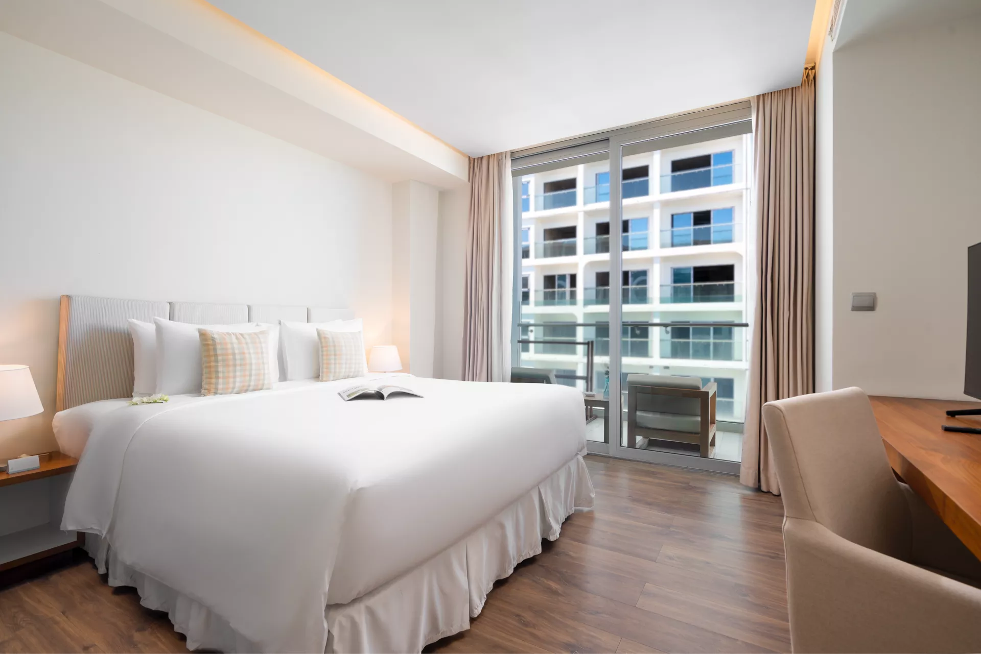 Highlight Plus Ocean Front With Balcony (Two-bedroom Premier Apartment with Large Living Room) #2