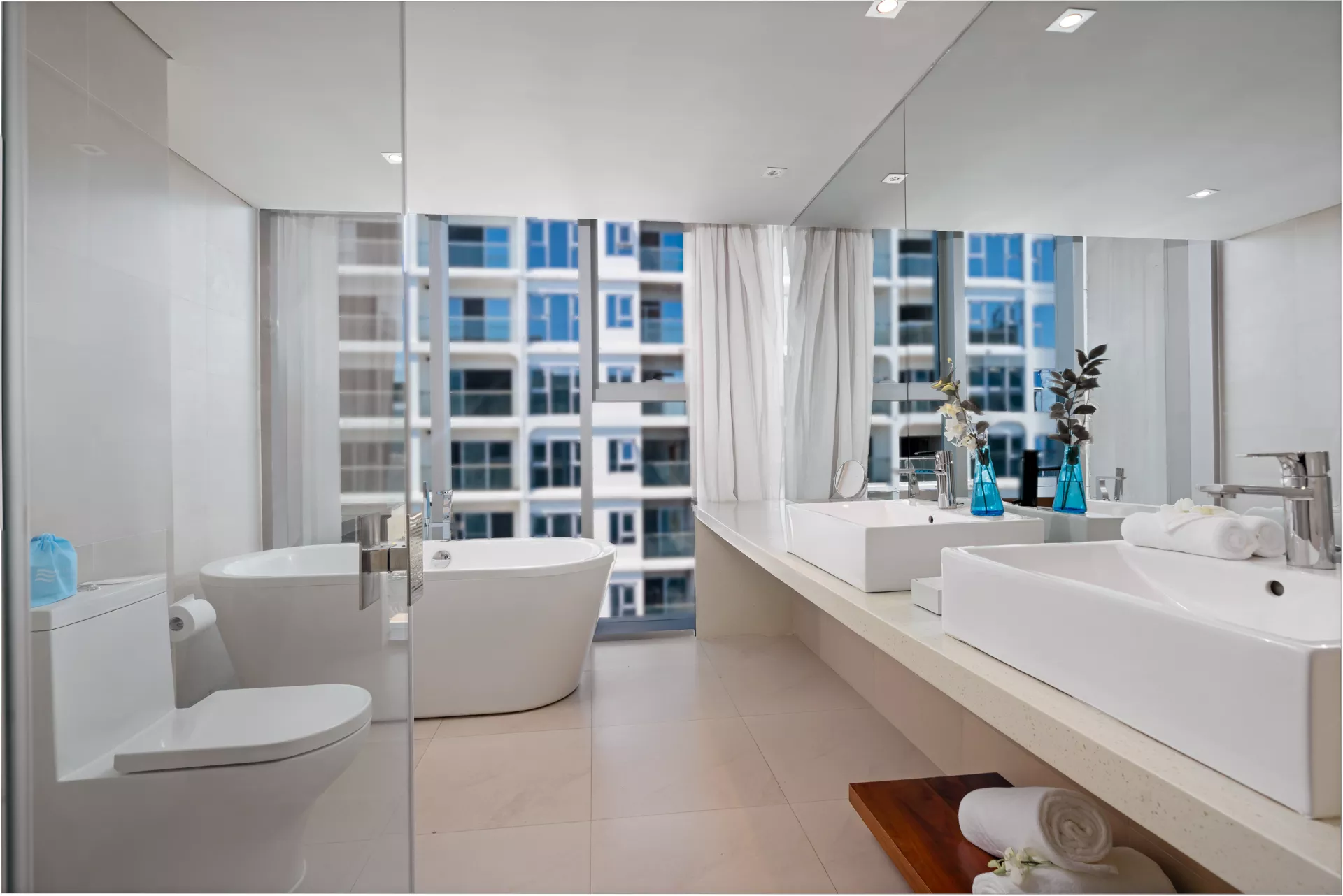 Highlight Plus Ocean Front With Balcony (Two-bedroom Premier Apartment with Large Living Room) #4