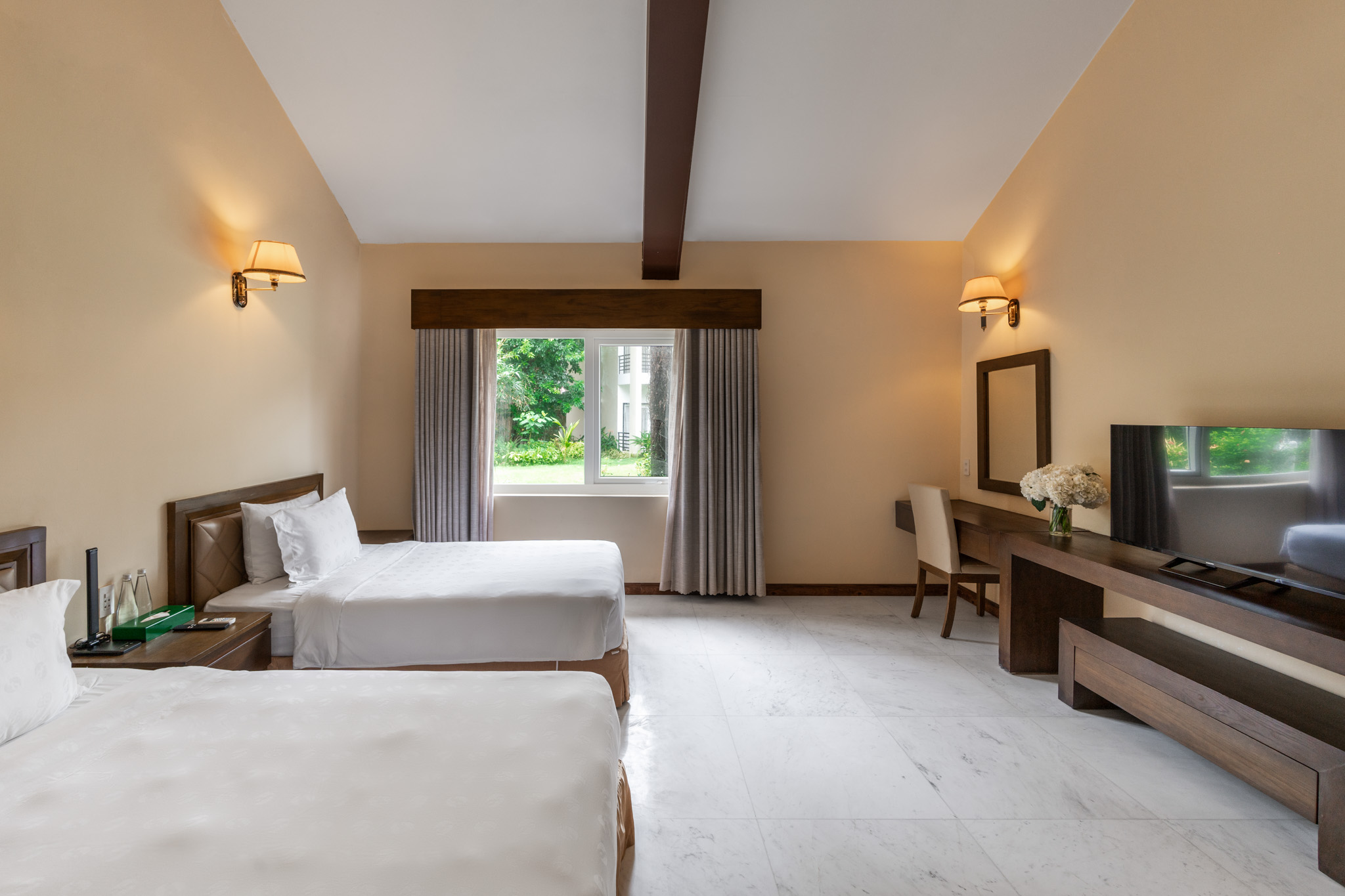Famiana Executive Suite #6