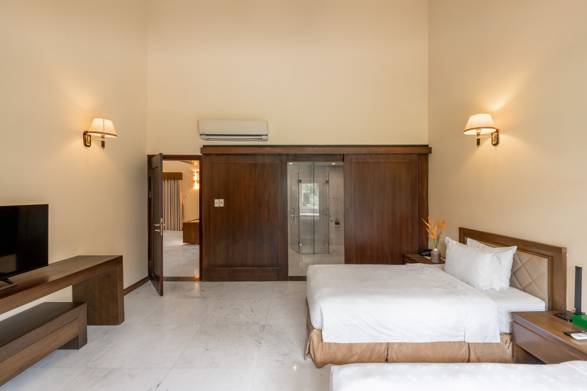 Famiana Executive Suite #8