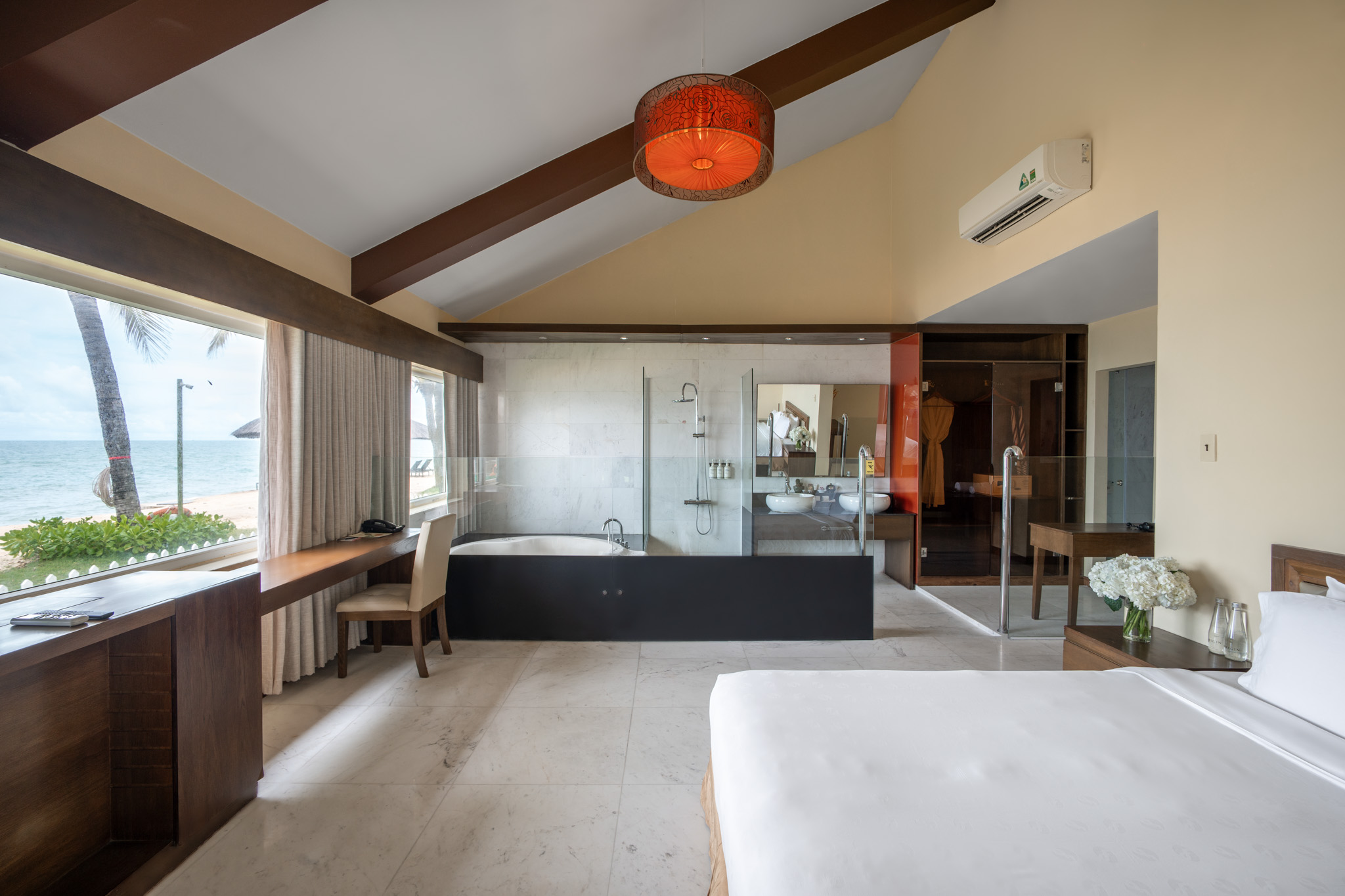 Famiana Executive Suite #11