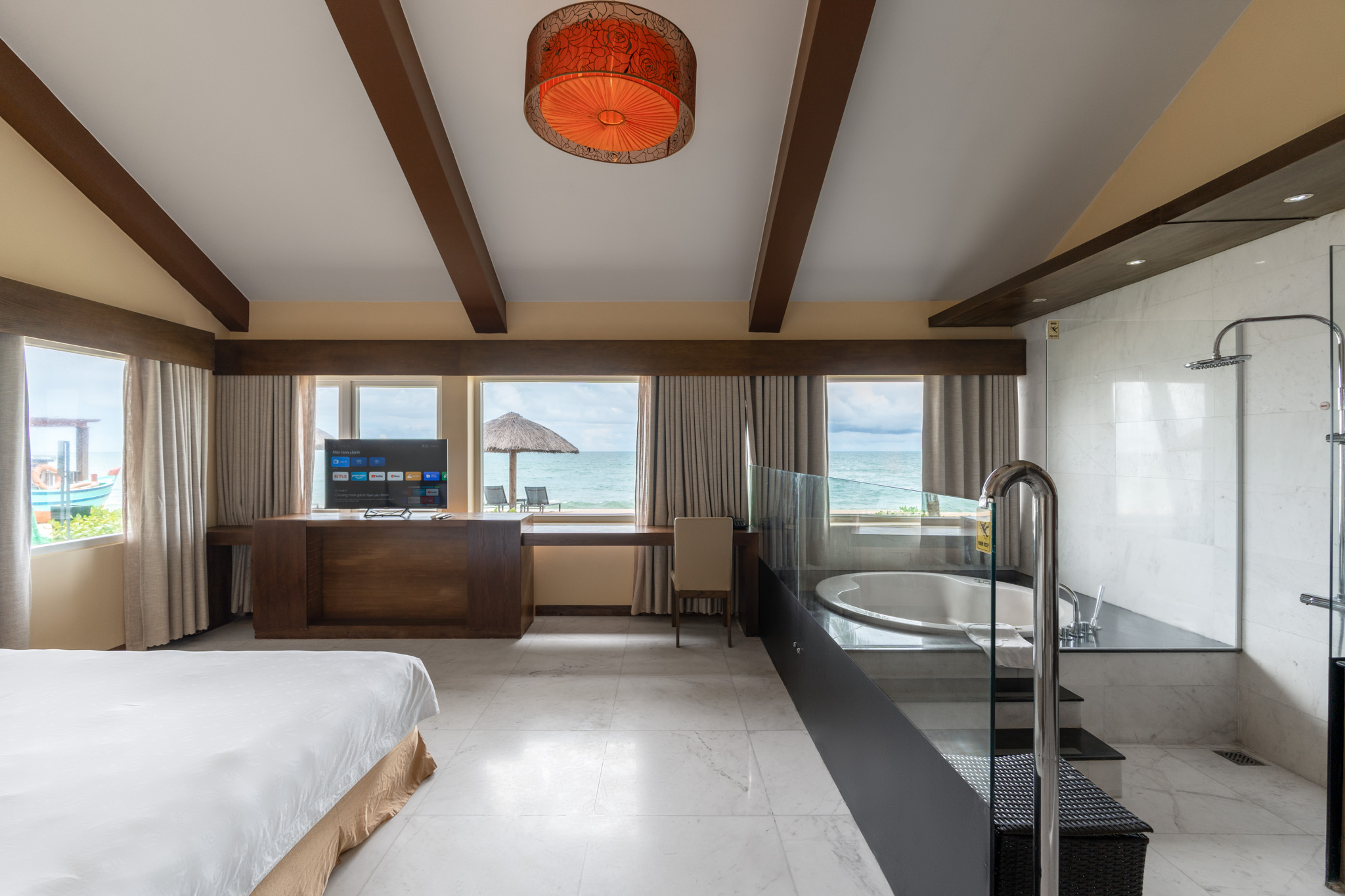 Famiana Executive Suite #15
