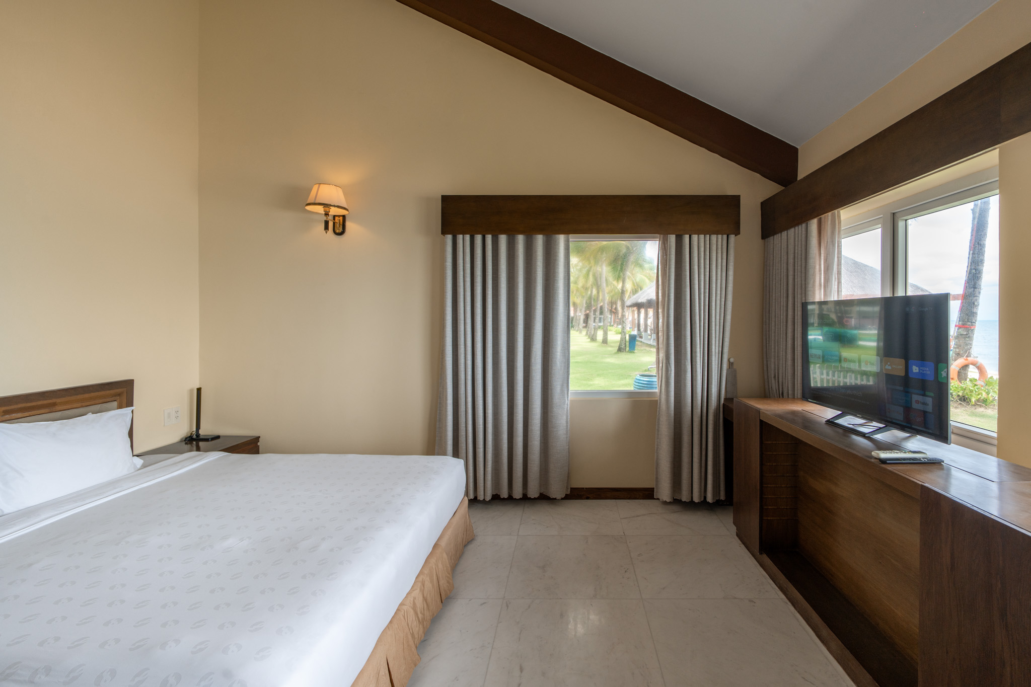 Famiana Executive Suite #14