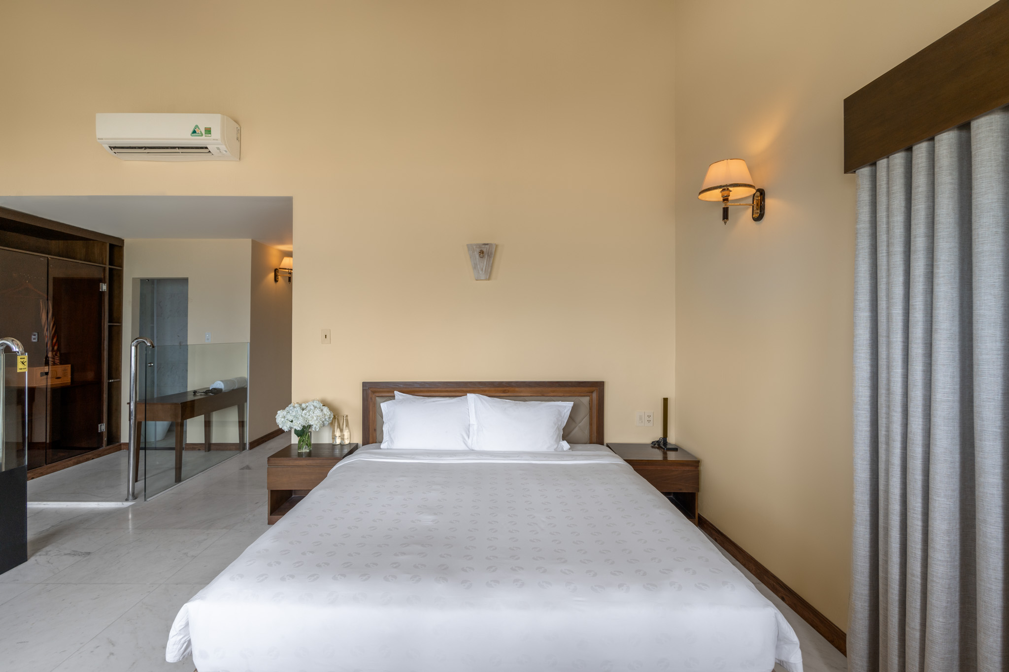 Famiana Executive Suite #12