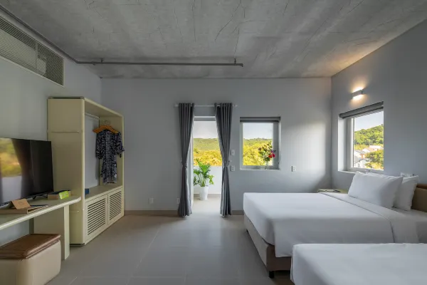 Deluxe Twin With Balcony #1