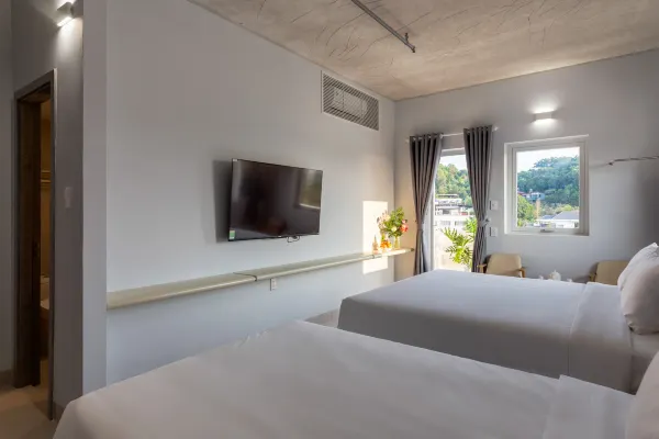 Deluxe Triple With Balcony #2