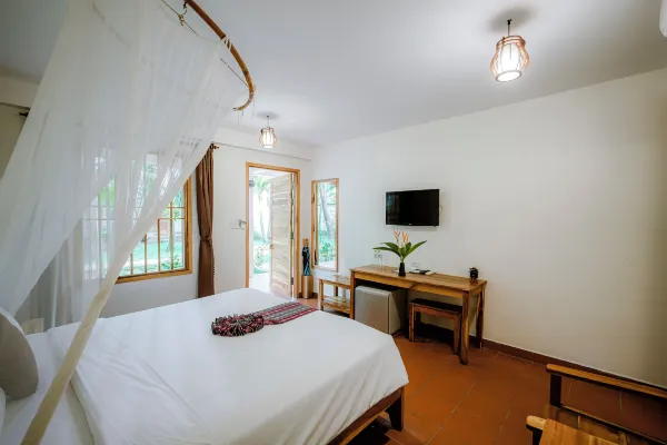 Standard with Garden View #4