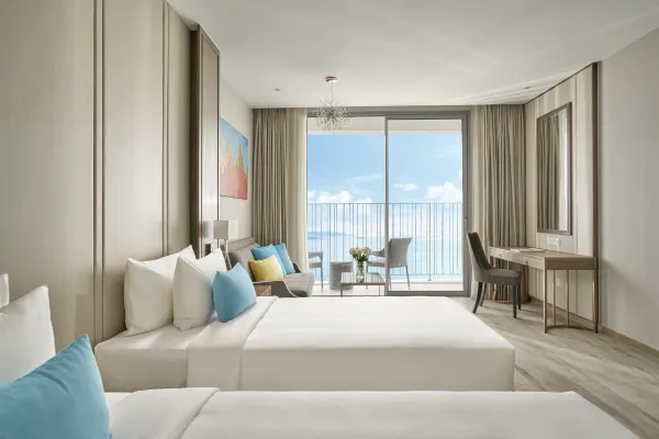 Deluxe Ocean with Balcony Twin #2