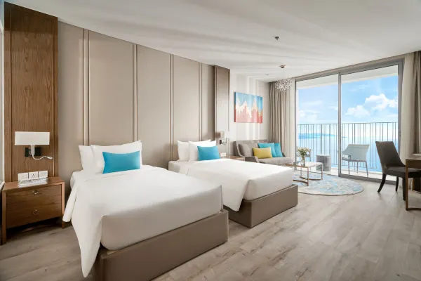 Deluxe Ocean with Balcony Twin #1