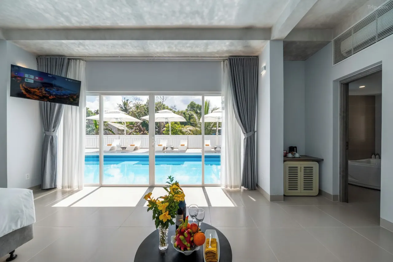 Deluxe Triple Pool View #1
